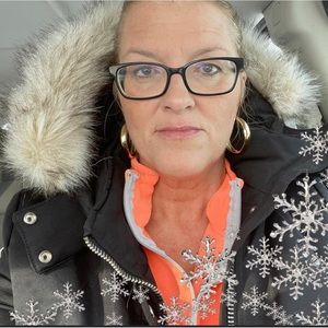 Meet your Posher, Neva